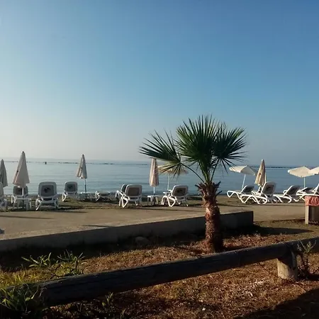 5 Bedroom House For Good Price In Livadia, Easy Access To The Sea And Nyaraló Lárnaka