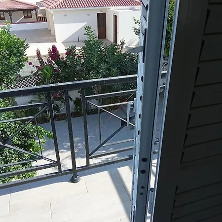 5 Bedroom House For Good Price In Livadia, Easy Access To The Sea And Λάρνακα