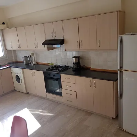 5 Bedroom House For Good Price In Livadia, Easy Access To The Sea And Сasa de vacaciones *